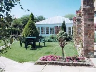 Отель Knavesmire Manor And Leisure
